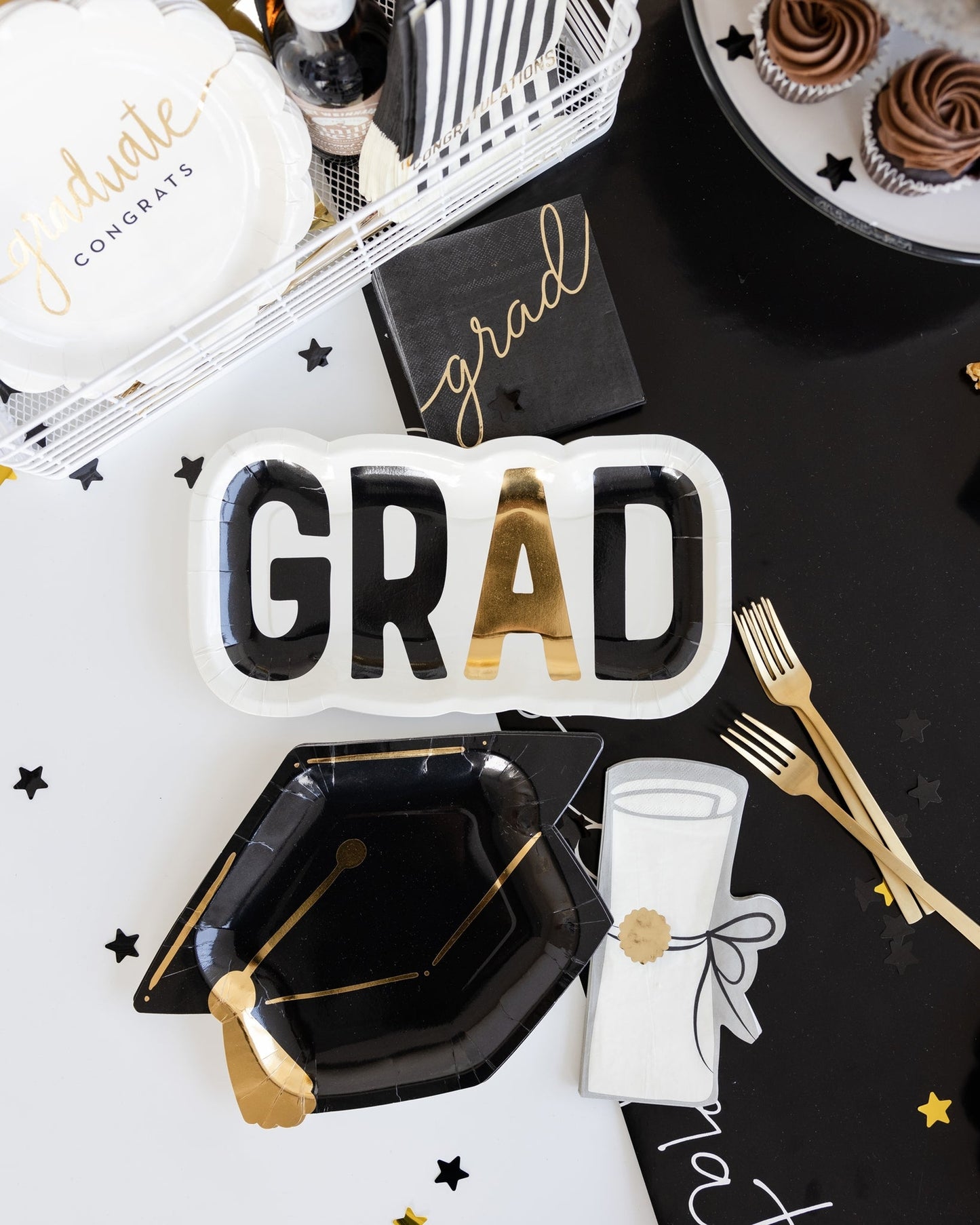 Grad Shaped Paper Plates
